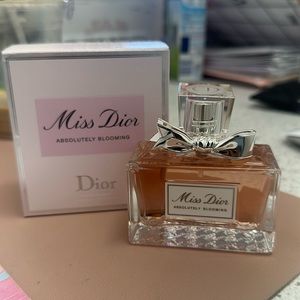 Miss Dior Absolutely Blooming perfume